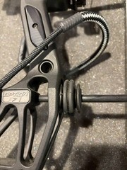 Elite Option 7 Complete Package RH 60lb w/ 12 arrows and 9 Exodus 100gr BH tips