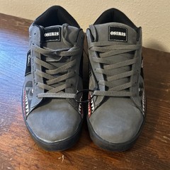 Vintage Size13 Men’s Osiris Serve “OG Aviator Flying Tiger” Skate Shoes – Used