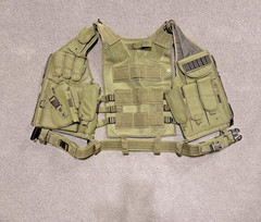 UNBRANDED Military Tactical Vest With Gun Holster Green ADJUSTABLE( NEW NO TAGS)