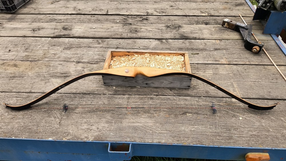 Bear Archery Black Bear Recurve Bow 60in 40lb @ 28in RH Wood Brown/Black