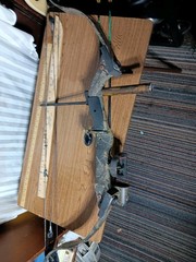 Whitetail Supreme CAMO Compound Bow FULLY LOADED! Lot Of Goodies RIGHT HANDED.
