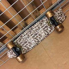 New Globe Bantam Graphics ST Giraffe Complete Skateboard – 23in