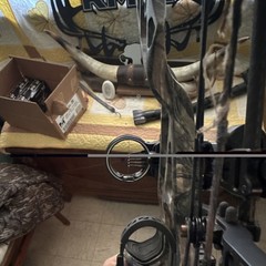 Hoyt Defiant Compound Bow 60-70lbs 28-30in RH Camo w/ Quiver, Sight