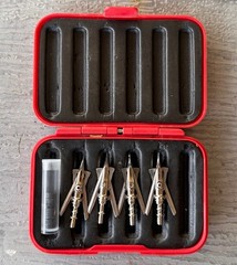 Rage Hypodermic 2 Blade 100 Grain Broad Heads – 4 Pack with Hardcore
