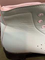 Exgingle Women’s – Light Green w/White Wheels Roller Skates size 42/10