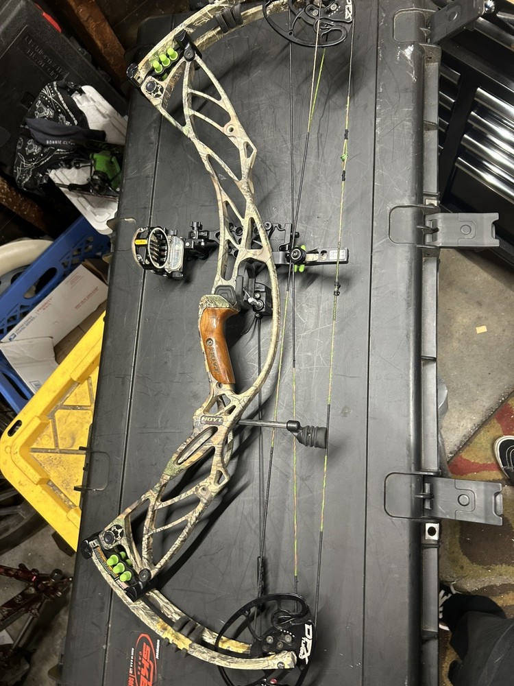Hoyt Defiant Turbo 60-70 lbs , RH (USED)