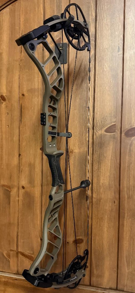NEW Prime RVX+ 34 Bow RH 60-70lbs. Morel Green 29″ Hunting Bow