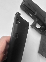 GHK Airsoft G17 Gen 5, cal 6mm. MOS Version 1 with 4 optic plates included.
