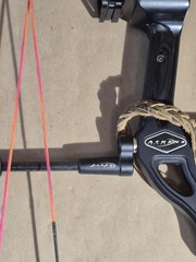 ATHENS ACCOMPLICE 34 BOW W/ BLACK GOLD 7 PIN SIGHT VAPOR TRAIL REST A (293192-1)