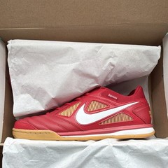 Nike x Supreme SB Gato QS Red Skateboarding Shoes US 9.5–DEADSTOCK