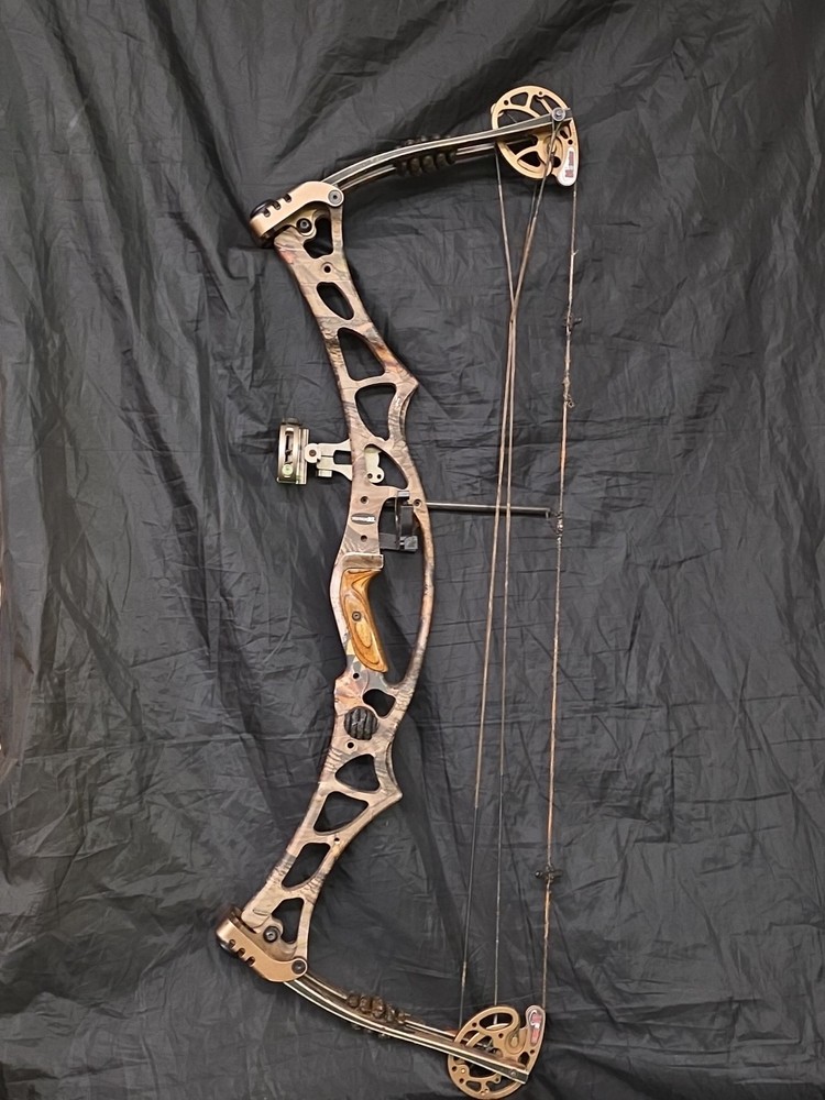 Hoyt Trykon 75th Anniversary Right-Hand Compound Bow 60-70 lbs 28” draw.
