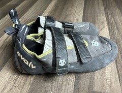 Evolv Defy Climbing Shoes Mens Sz 11.5 Black Grey Comfortable Durable Climbing