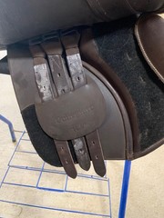 English Collegiate Close contact Saddle 16.5 medium tree Leather/synthetic