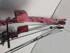 Hoyt Banshee Compound Bow 44in Pink Camo Hoyt USA Cobra Sight Rest Stabilizer