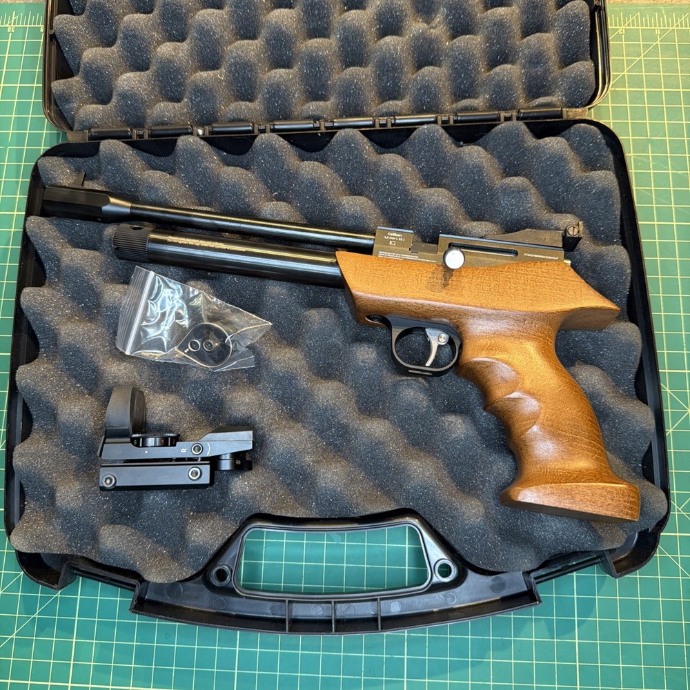 Diana Airbug .22 Caliber Co2 Pellet Pistol w/hard Case, Sight, Mag. New Other