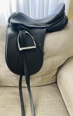 17.5 Stubben Genesis Deluxe Dressage Saddle