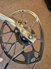 Mathews Triax RH Compound Bow 70/29.5 Lost Camo XD New Threadz Strings