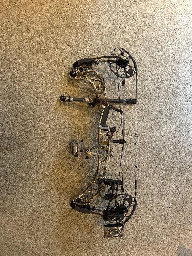 mathews VXR 28 compound bow 70lb 28 inch draw