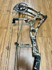 Bear Motive 7 60-70# Realtree APG HD 26.5-31” LH Left Handed Great Condition