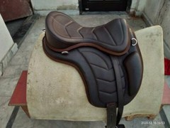Leather Saddle Freemax Treeless Leather Saddle In Brown and black