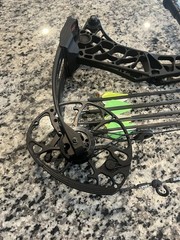Matthews V3X 33 Compound Bow Right-Hand with Arrow Rest