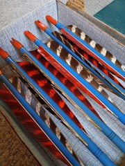 Vintage Broken/Parts Fred Bear Wood Arrows & Razor heads In Box