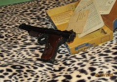BENJAMIN 130 AIR PISTOL rare Bakelite Grips + Box/Papers VERY COLLECTIBLE BB GUN