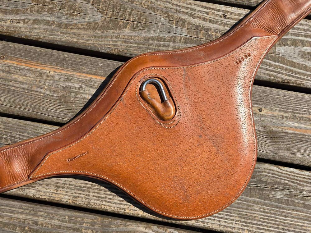 Devoucoux Light Brown Padded Belly Guard Stud Jump Girth – 50″-125cm – Light Use