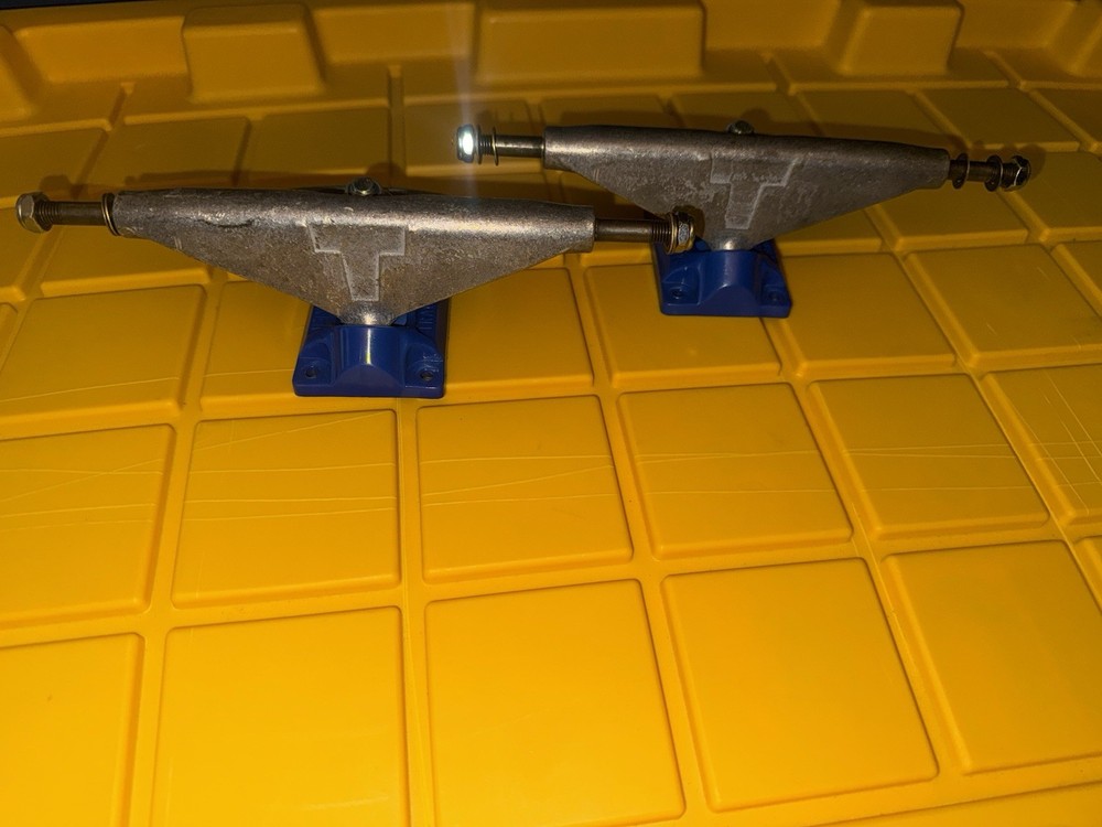 NOS Vintage Tracker Skateboard Trucks 1989-91 Ago Street Track Light Baseplate