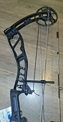 NEW ELITE TERRAIN BOW 25.5″-31.5″ right hand 55-70lbs BLACK extras
