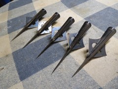 5 Vintage Used Glue On Hilbre Broadheads
