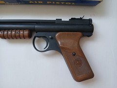 NOS VINTAGE BENJAMIN FRANKLIN MOD 137 PNEUMATIC AIR PELLET PISTOL W ORIGINAL BOX
