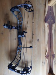 Prime Revex 2 camo limbs green riser, In excellent condition. Setup complete.