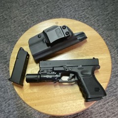 Umarex Elite Force – Glock 19 Gen3 GBB Gas Blowback Airsoft Gun + Surefire X300