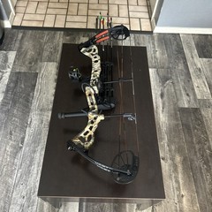 Bear Archery Vast (RTH) Compound Bow Camo with Arrows, Quiver, and Sight
