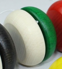 Wooden Toy Yo-Yo Green-Natural WxD 5x3cm NEW Wood Game of Patience