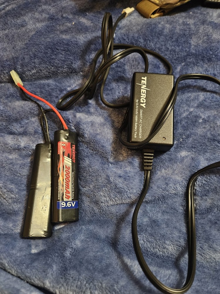 Tenergy 9.6V 2000mAh NiMH Airsoft Battery Pack + 8.4V 9.6V With Charger