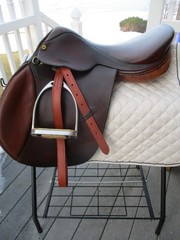 16.5» NARROW HENRI DE RIVEL ADVTG CC JUMP ENGLISH SADDLE w NEW LEATHERS & IRONS