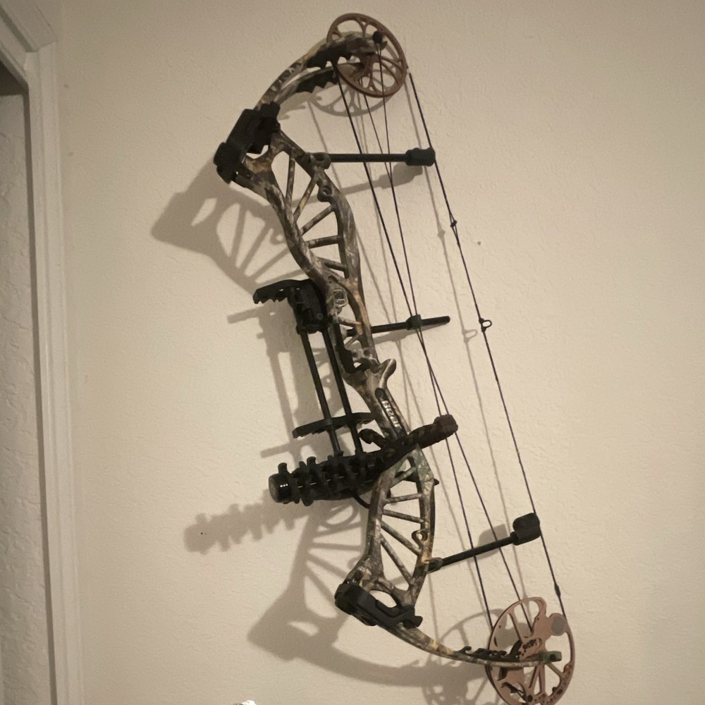 Bear Compound Bow for Men, Camouflage Finish Camo great and reliable bow!￼