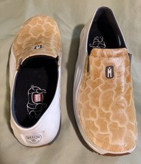 MOZO Men’s Chefs Slip-On Shoes Beige White Animal Print Oil/Slip Resistant