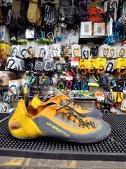 🧗 La Sportiva Finale Climbing Shoes Mens 12 / EU 45 – Vibram Sole Orange Black