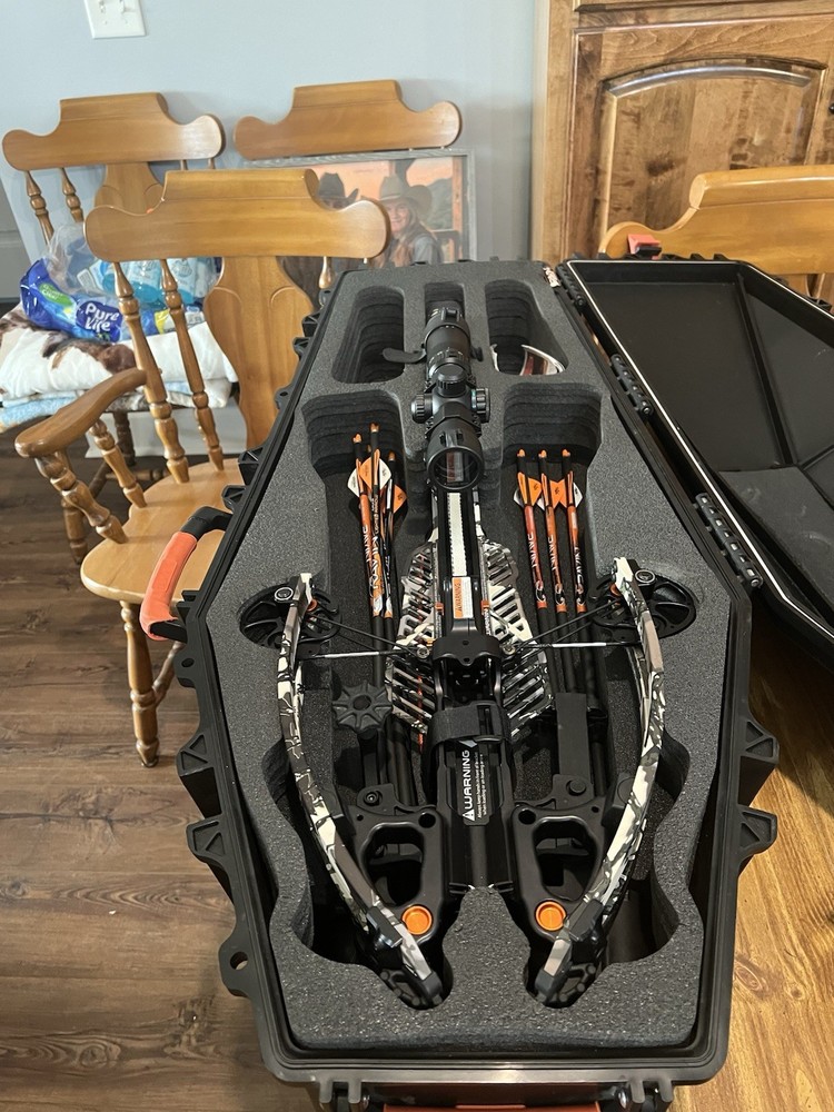 Raven R10 compound crossbow pkg. 400 FPS w/scope quiver bolts and Ravin Coffin