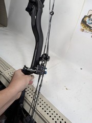 PSE Sicario FDS Compound Bow! 24.5-30″ 40-50#’s Black! 357 FPS IBO! RIGHT HAND!