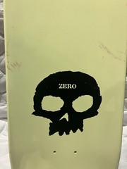 💀 ZERO x “3 SKULL BLOODY” Glow In The Dark Deck – 8.5” [ULTRA LIMITED RUN OF 5]