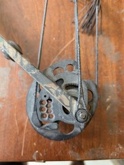 Hoyt Intruder Compound Bow 60-70 lbs w/Accessories! AS IS