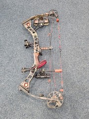 Mathews Switchback XT Compound Bow 70# Draw Weight Right Hand w/ Case