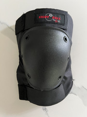 Eight Ball Kids 8+ Sport Knee Elbow Wrist Pad – Set of 3 – Black