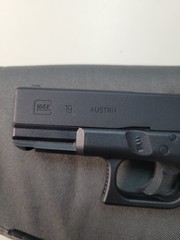 CO2 Glock 19 Gas Airsoft Pistol Licensed w/ Magazine & Case MPN GUW019