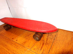 VINTAGE 70`s RED HEAVY DUTY PLASTIC 23in SKATEBOARD NEWPORTER-STOKER WHEELS -C19