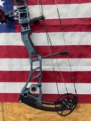BOWTECH – Virtue Compound Bow – RH 70 + EXTRAS